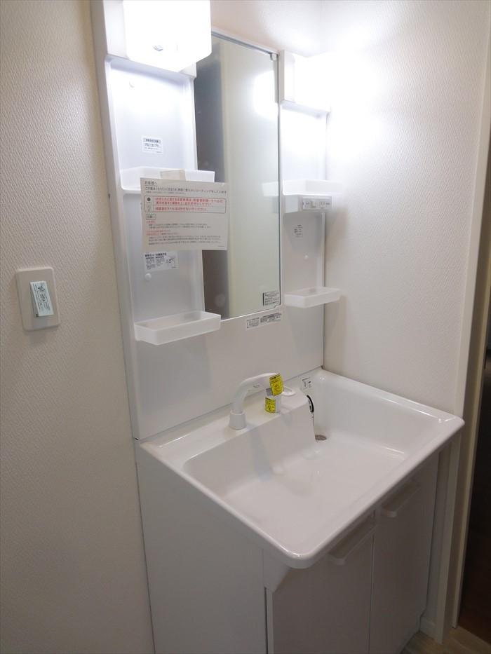 Wash basin, toilet. B Building