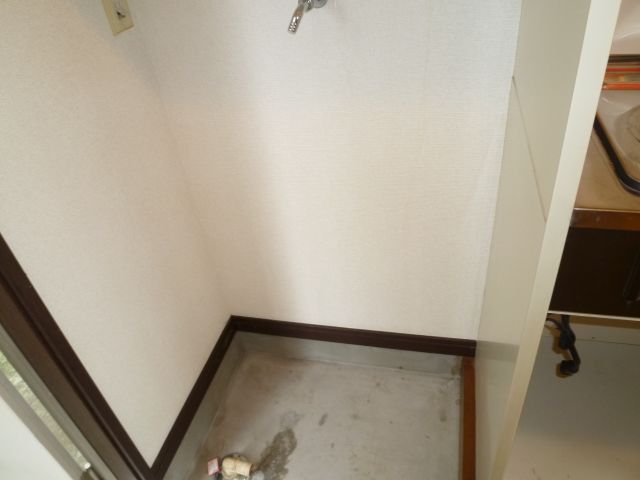 Other room space. Laundry Area.