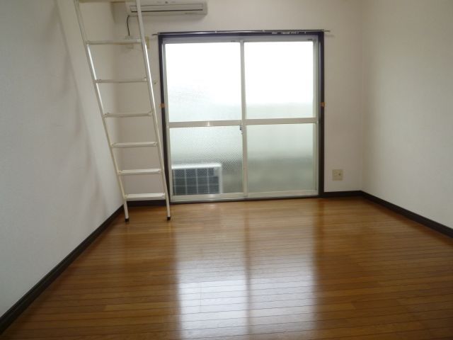 Living and room. 5.5 Pledge of rooms.