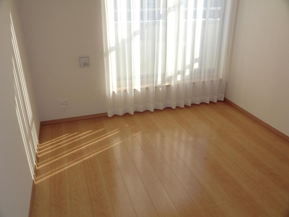 Same specifications photos (Other introspection). Same specifications