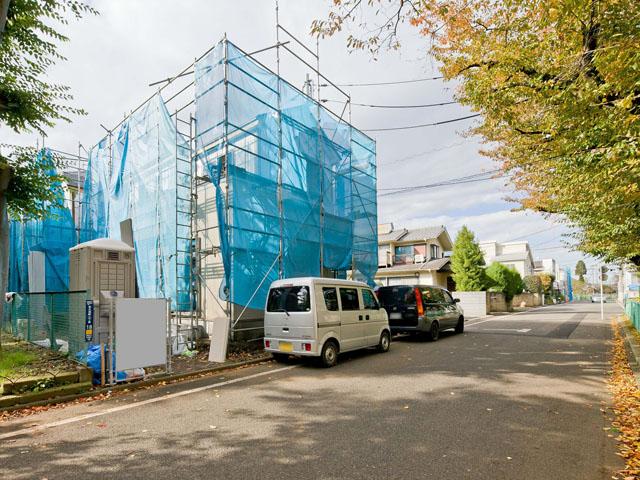 Local photos, including front road. Local (11 May 2013) Shooting