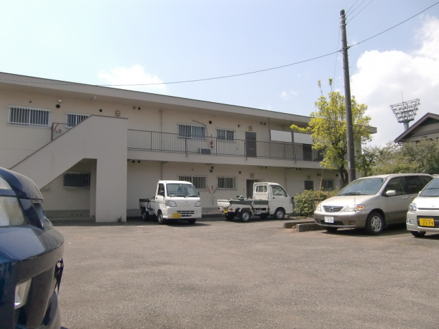 Parking lot. Two on-site free Yes