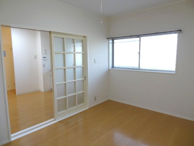 Living and room. Renovation to have become clean