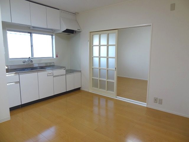 Living and room. Already the room renovation! It was to clean uniform to!