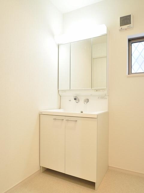 Wash basin, toilet. 17 Building Washroom