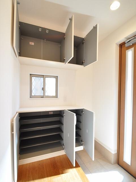 Receipt. 17 Building Shoe box