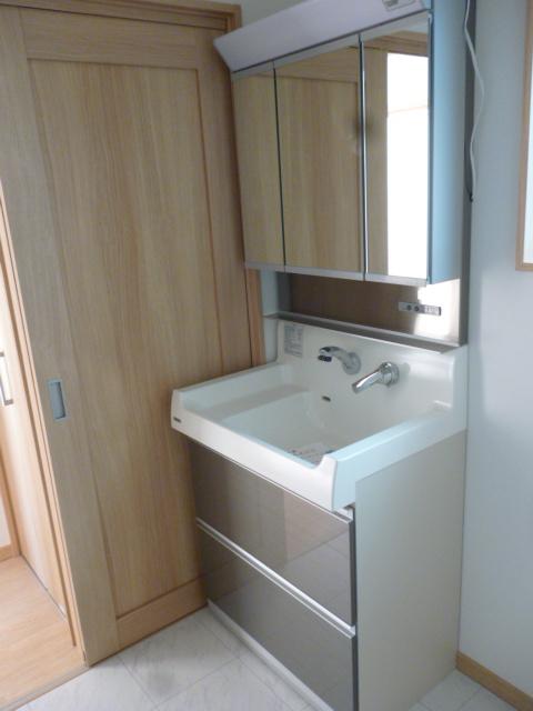 Same specifications photos (Other introspection). Wash basin is of the image that previously completed.