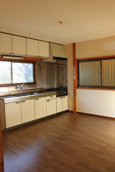 Living and room. ☆ 8 pledge is of wide DK! !