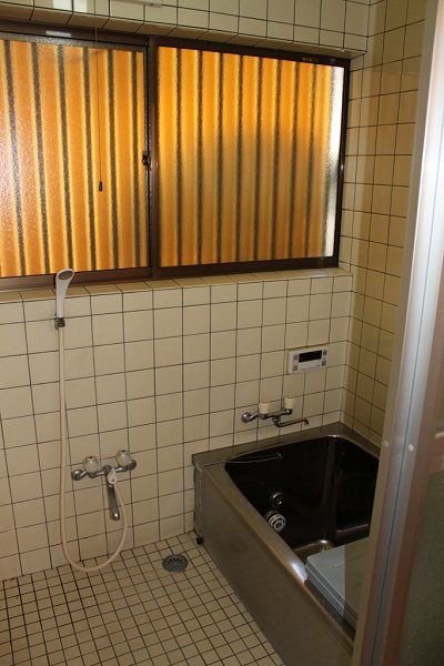 Bath. ☆ Bathing with a reheating function