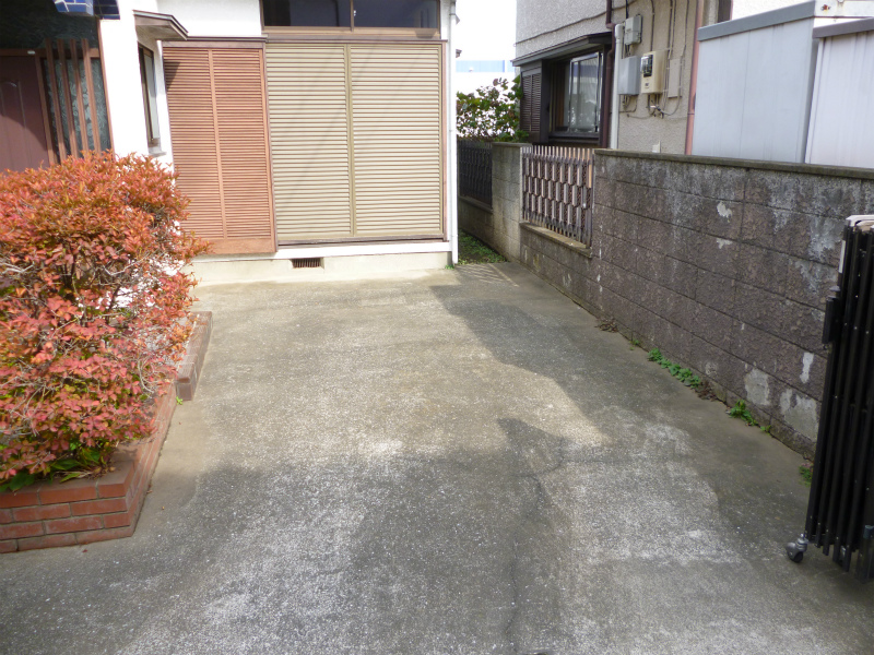 Parking lot.  ☆ Car space with one