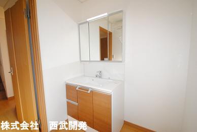 Wash basin, toilet. Indoor (12 May 2013) Shooting