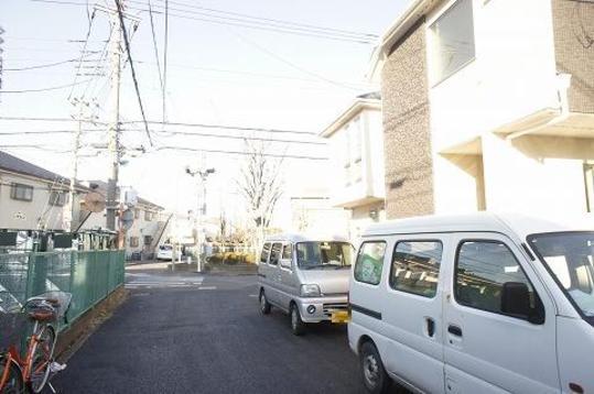 Local photos, including front road. Frontal road