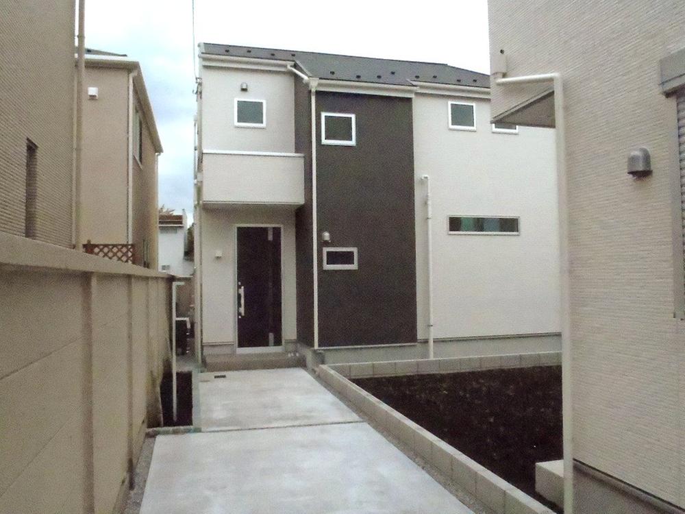 Local appearance photo. Local (11 May 2013) Shooting