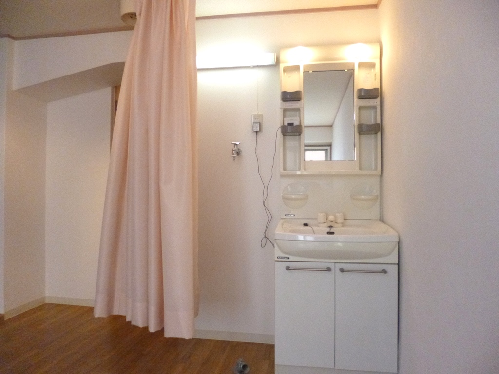 Other. Independent wash basin