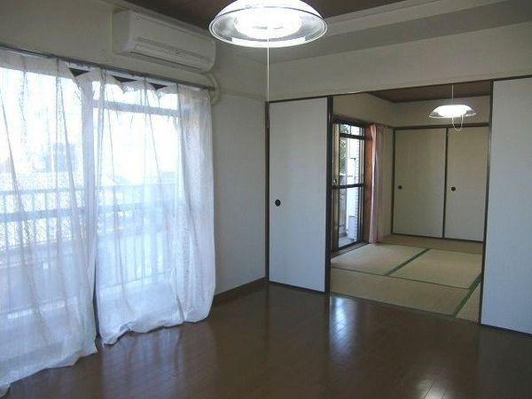 Living and room. 1 groups Air conditioning is equipment!