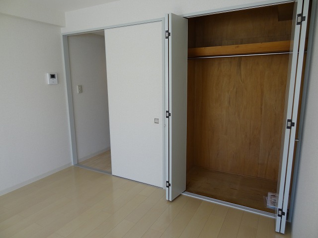 Living and room. Flooring Chokawa already