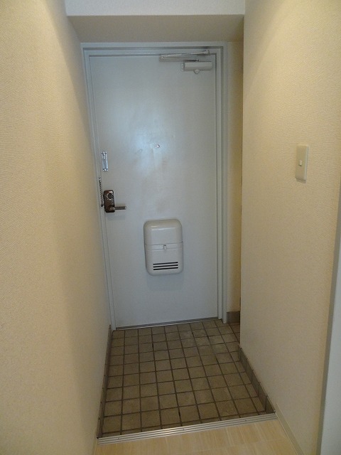 Entrance. Entrance, Now is the dimple key