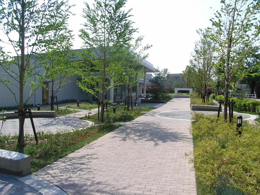 Entrance. Approach to the main entrance (April 2013) Shooting