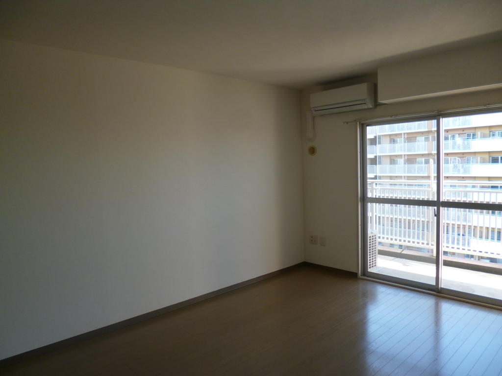 Living and room. Air conditioning one Installed