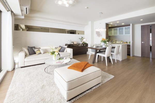 LDK. Reunion of the family at the center of the open face-to-face kitchen has become a homey space Hagukumeru