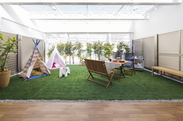 Private garden there is a depth of about 6.8m, including terrace, Various usage can enjoy outdoor space. Also it comes with a convenient slop sink