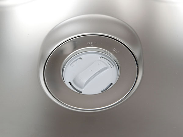 Kitchen.  [Disposer] Standard equipped with a disposer that can easily handle the garbage to be worried about. Since the ground in a drainage port, It is possible to reduce the garbage disposal amount and effort.  ※ There is also garbage and can not be used detergent can not be part of the process. (Same specifications)