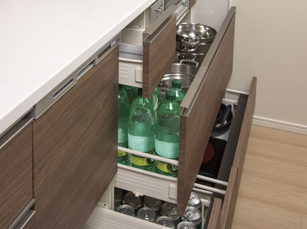Kitchen.  [Slide storage] Slide storage that can organize pot and efficiently. With soft close, which can smooth opening and closing. The bottom plate is water-resistant ・ It is made of enamel with excellent cleaning properties.