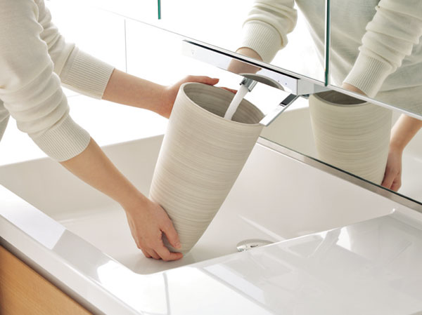 Bathing-wash room.  [Float line faucet] Since the water from the top out, It is used to not bend down, Also pour a reasonably water tall vase. Since the spout can be used in a drawer, Comfortable to clean basin bowl. (Same specifications)