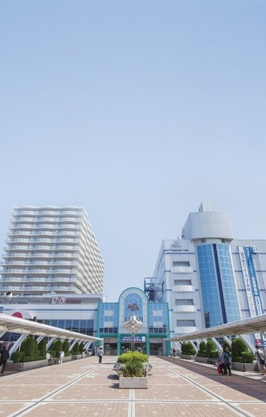 Bae Asutabiru connected by Pedestrian deck as "Tanashi" station (front right LIVIN Tanashi shop, Left Application shop Street). Fresh food counter and supermarkets in both shops lined up in the station north exit, Various specialty store, It is aligned and restaurant district, You can enjoy feel free to shopping and dining