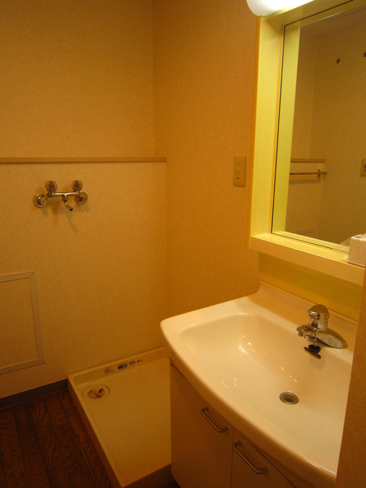 Washroom. Bathroom vanity, With waterproof bread
