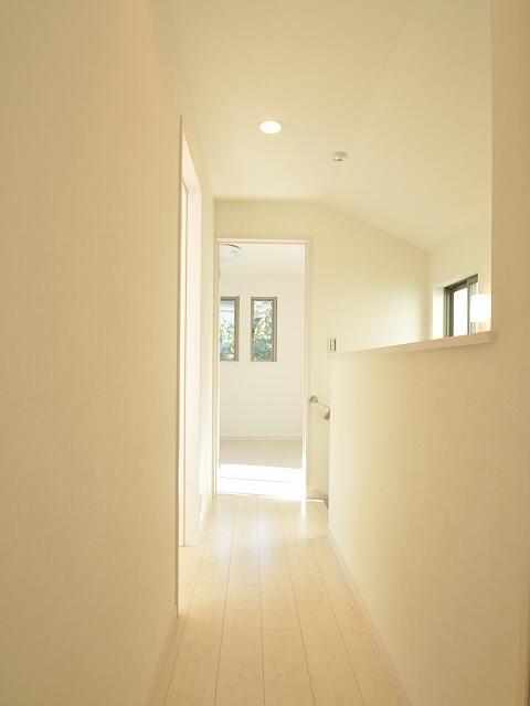 Other introspection. C Building Corridor (2F)