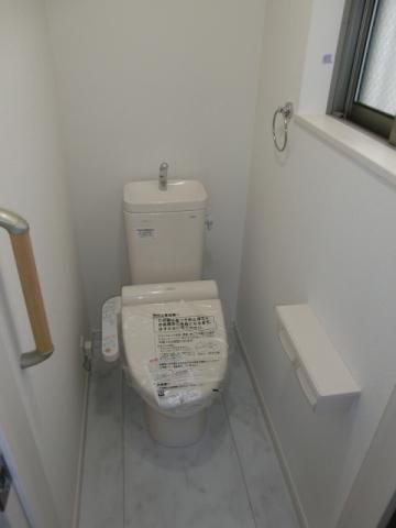 Toilet. It is previously finished properties of toilet. This property is also equipped with bidet.