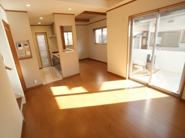 Living. LD has a feeling of opening has a higher ceiling than usual established a ceiling on cosmetic beams