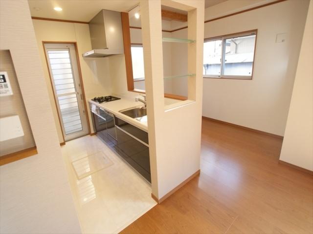 Kitchen. Dish washing dryer with system Kitchen. Underfloor Storage, Marble flooring adopt that feeling of luxury. 