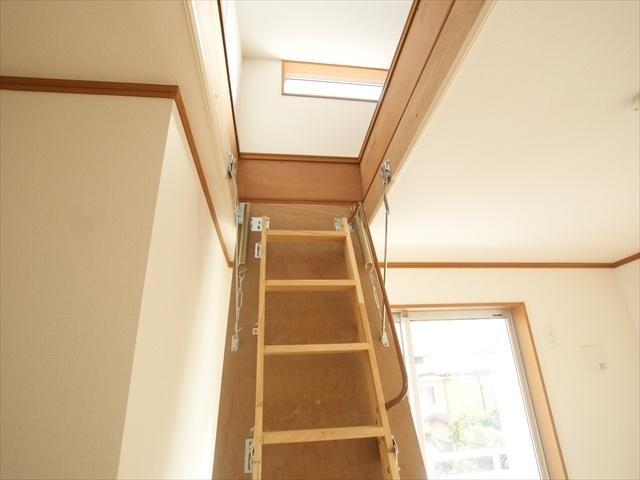 Receipt. Convenient small attic with storage