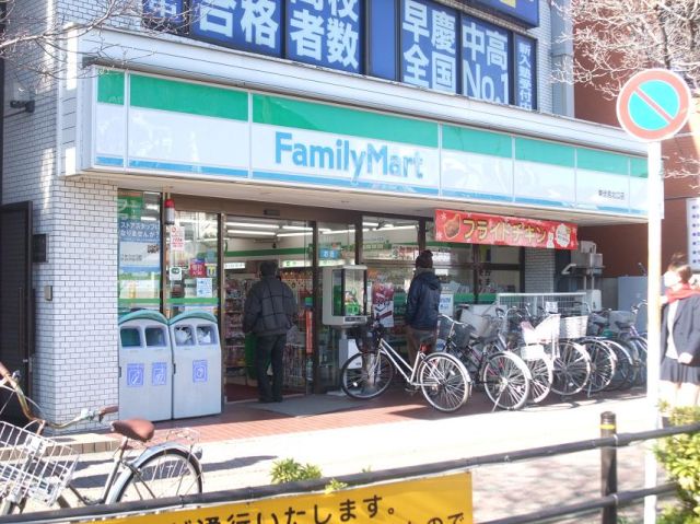 Convenience store. 580m to Family Mart (convenience store)