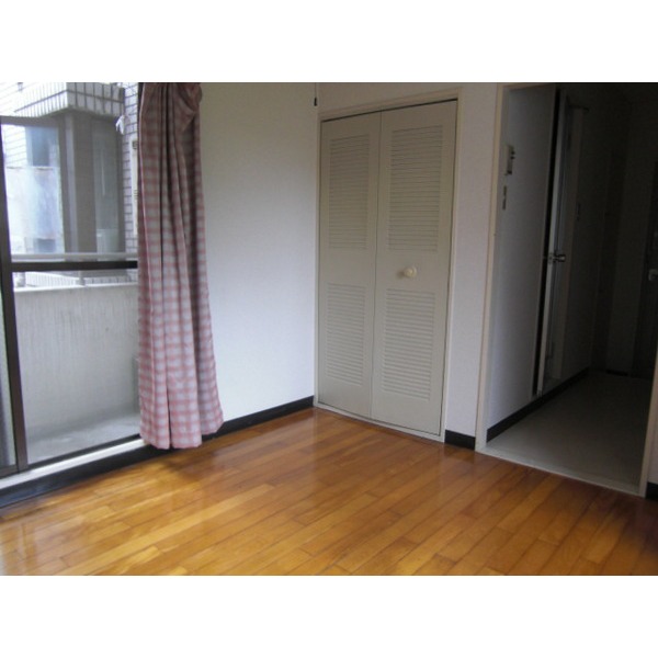 Living and room. Storage also firmly