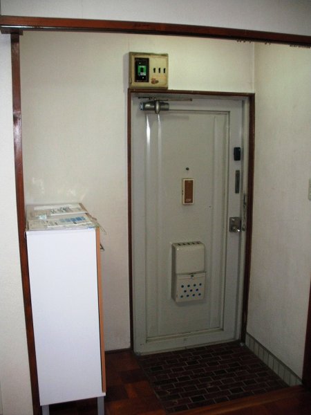 Entrance. ☆ It is the entrance with a shoebox.