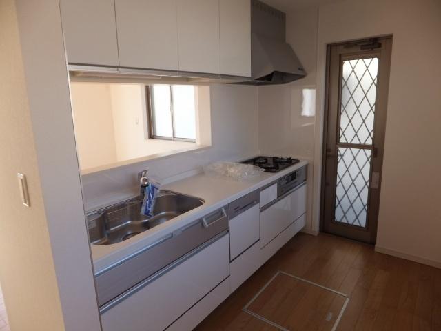 Kitchen. Dishwasher, It is a water purifier with a face-to-face kitchen.