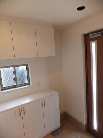 Entrance. Entrance storage.