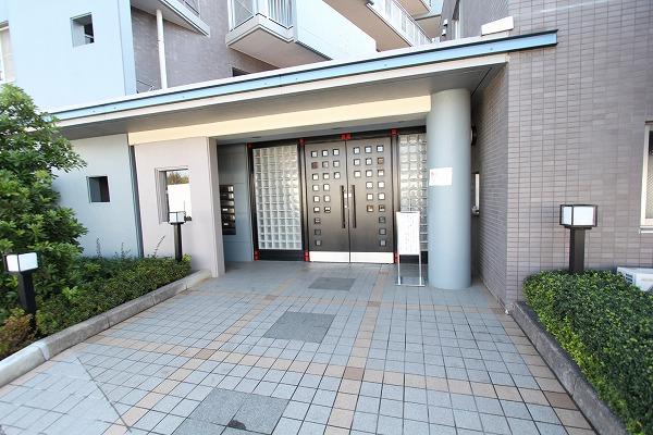 Entrance. Common areas