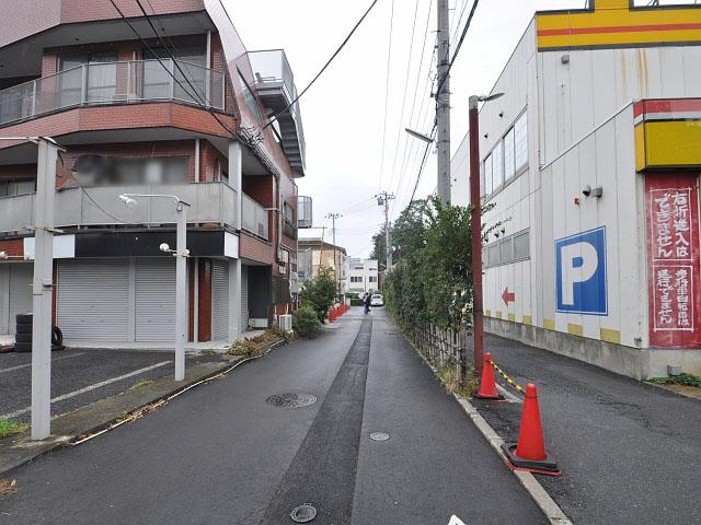 Local photos, including front road. Contact road situation