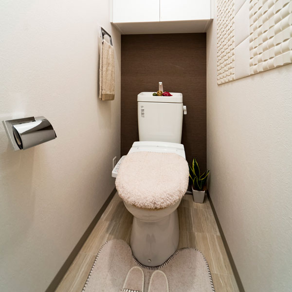 Bathing-wash room.  [Shower toilet with cleanliness] Shower toilet hot water wash with a clean ・ Heating toilet seat ・ Standard equipped with a deodorizing function. It produces a comfortable lavatory space.  ※ In the apartment gallery, Toilet facilities can be confirmed. (The room is different from the one of this sale)