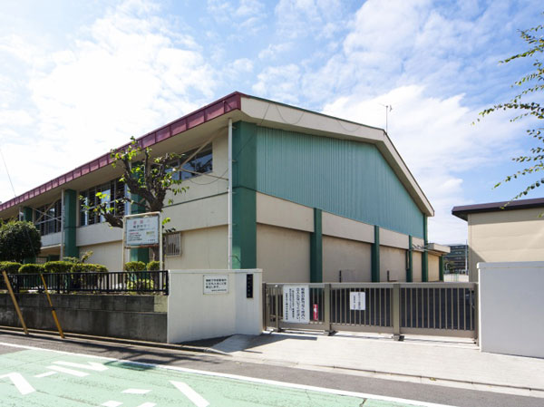 Surrounding environment. Nishi Municipal Yanagisawa junior high school (8-minute walk ・ About 590m)