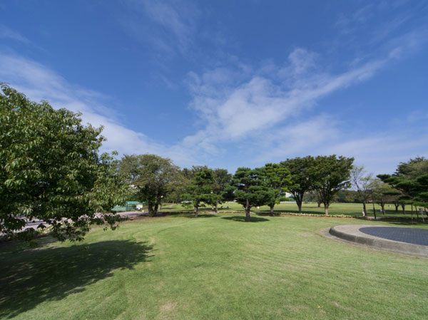 Surrounding environment. True potential possessed by this land. Green Metropolitan Higashifushimi park by the Tokyo Metropolitan Government has been improving, And Higashifushimi Inari shrine of Mori. Not far further to Central Park Musashino. Just 14km distance from Shinjuku. While Chofu Station and Musashi Kosugi Station and the same degree of distance, Green is full of environment. (Central Park Musashino / Walk 11 minutes ・ About 850m)