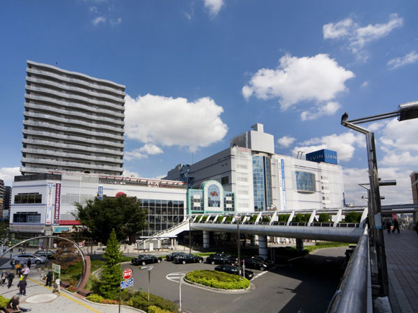 Surrounding environment. An 8-minute walk to the "Seibu Yanagisawa" station. Is bright approach alongside such as wide sidewalks and the store. Shopping of everyday large-scale commercial facilities gather "Tanashi" Station. In addition, the distance that the JR Chuo Line "Mitaka" bus about 11 minutes from the bus stop a 1-minute walk to the station. After that you can enjoy the convenience of a central line special rapid stop station, You can enjoy feel free to go out of the popular "Kichijoji" station. (Seibu Shinjuku Line "Tanashi" station)