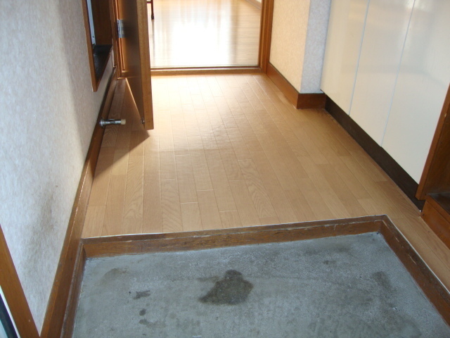 Entrance. Entrance and refreshing