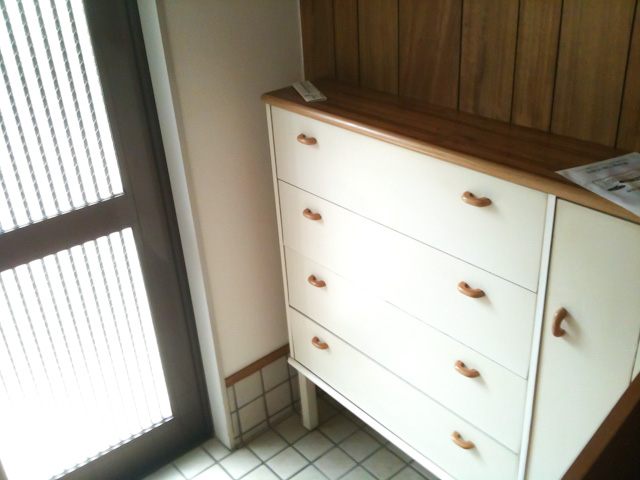 Entrance. With so shoebox is the organizing of shoes is easy to.