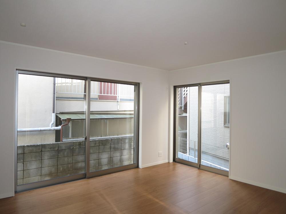 Living. Local (11 May 2013) Shooting