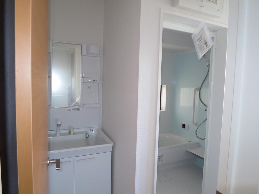 Wash basin, toilet. Local (11 May 2013) Shooting